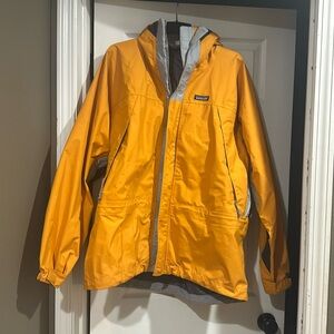 Patagonia yellow ski jacket. Possibly vintage  size XL. Preloved condition.